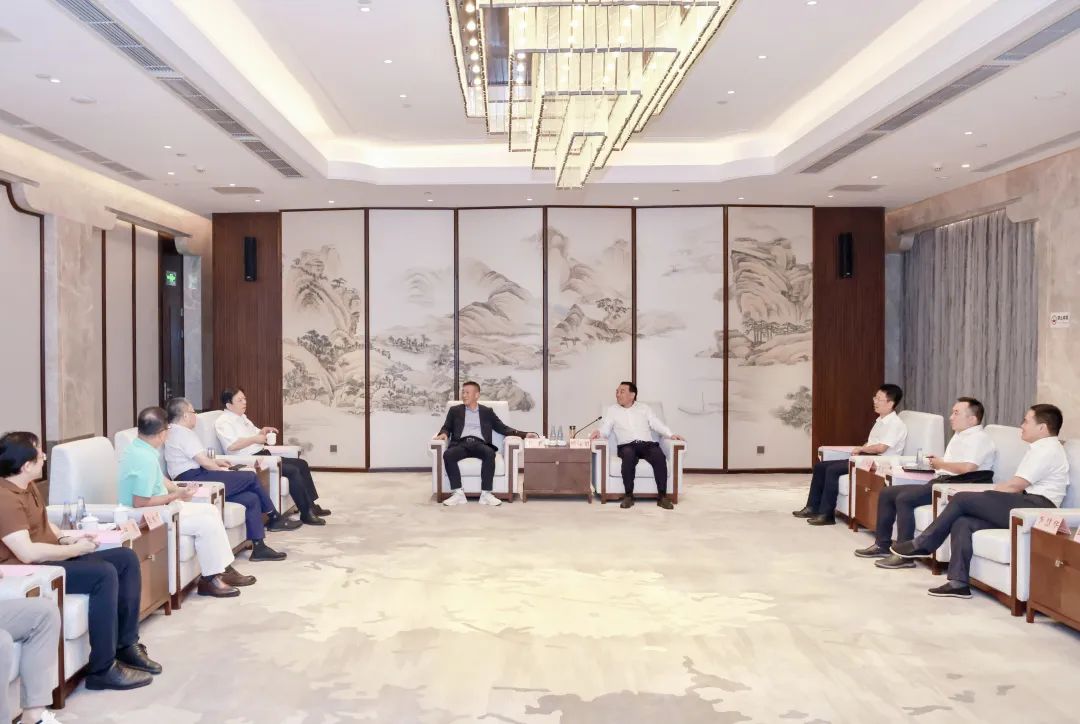江西省萍鄉(xiāng)市委副書記、市長熊運浪會見天高集團李平總裁一行